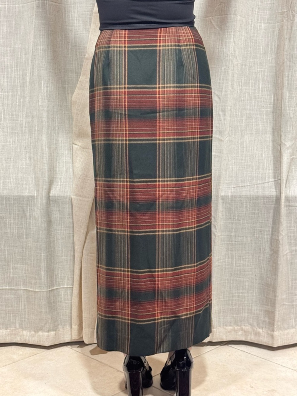 Lauren Ralph Lauren 100% wool plaid wrap skirt leather buckle detail - Picture 4 of 11